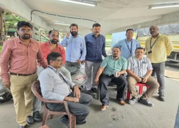 tata steel canteen struggle for employees : टाटा स्टील के जमशेदपुर प्लांट में स्थायी और कांट्रैक्ट कर्मचारियों में टकराव के हालात, कैंटीन के मुद्दे को लेकर एचआरएम के अधिकारियों की चुप्पी बड़ी घटना को दे रहा आमंत्रण, यूनियन डिप्टी प्रेसिडेंट शैलेश सिंह खुद हालात देखने पहुंचे