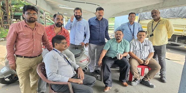 tata steel canteen struggle for employees : टाटा स्टील के जमशेदपुर प्लांट में स्थायी और कांट्रैक्ट कर्मचारियों में टकराव के हालात, कैंटीन के मुद्दे को लेकर एचआरएम के अधिकारियों की चुप्पी बड़ी घटना को दे रहा आमंत्रण, यूनियन डिप्टी प्रेसिडेंट शैलेश सिंह खुद हालात देखने पहुंचे