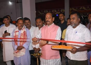 jamshedpur durga puja : कैलाशनगर दुर्गा पूजा पंडाल का पूर्व मुख्यमंत्री रघुवर दास ने किया उदघाटन, कई दिग्गज हुए शामिल jamshedpur durga puja : कैलाशनगर दुर्गा पूजा पंडाल का पूर्व मुख्यमंत्री रघुवर दास ने किया उदघाटन, कई दिग्गज हुए शामिल