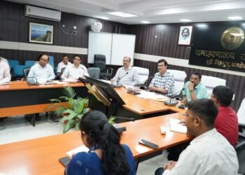 jamshedpur dc meeting : जमशेदपुर के उपायुक्त ने खाद्यान्न वितरण में लापरवाही पाये जाने पर चार बीएसओ को किया शो-कॉज, खाद्यान्न की लिफ्टिंग और डीएसडी समय पर नहीं करने वाले संवेदकों को चेतावनी, पहले सप्ताह में खाद्यान्न पीडीएस संचालकों तक पहुंचायें, अन्यथा होंगे ब्लैकलिस्ट     