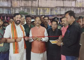 jamshedpur durga puja : बर्मामाइंस सार्वजनिक दुर्गा पूजा पंडाल का पूर्व मुख्यमंत्री रघुवर दास ने किया उदघाटन, साथ रहे टाटा वर्कर्स यूनियन के अध्यक्ष टुन्नु चौधरी, रघुवर ने कहा – टाटा स्टील में बेहतर बोनस यूनियन ने कराया, अर्थव्यवस्था मजबूत होगी jamshedpur durga puja : बर्मामाइंस सार्वजनिक दुर्गा पूजा पंडाल का पूर्व मुख्यमंत्री रघुवर दास ने किया उदघाटन, साथ रहे टाटा वर्कर्स यूनियन के अध्यक्ष टुन्नु चौधरी, रघुवर ने कहा – टाटा स्टील में बेहतर बोनस यूनियन ने कराया, अर्थव्यवस्था मजबूत होगी
