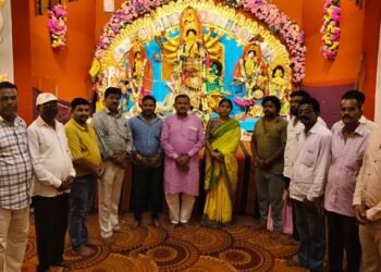 Jamshedpur rural dr goshwami visits many pandals : डॉ दिनेशानंद गोस्वामी ने चाकुलिया प्रखंड के विभिन्न पूजा पंडालों में जाकर किये मां दुर्गा के दर्शन, मां दुर्गा से क्षेत्र के लोगों की खुशहाली के लिए की प्रार्थना Jamshedpur rural dr goshwami visits many pandals : डॉ दिनेशानंद गोस्वामी ने चाकुलिया प्रखंड के विभिन्न पूजा पंडालों में जाकर किये मां दुर्गा के दर्शन, मां दुर्गा से क्षेत्र के लोगों की खुशहाली के लिए की प्रार्थना