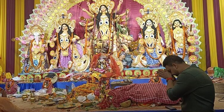 Jamshedpur kunal sarangi visit many puja pandals : कुणाल षाड़ंगी ने जिले के विभिन्न दुर्गापूजा पंडालों का किया भ्रमण, क्षेत्र वासियों को दी विजयादशमी की शुभकामनाएं Jamshedpur kunal sarangi visit many puja pandals : कुणाल षाड़ंगी ने जिले के विभिन्न दुर्गापूजा पंडालों का किया भ्रमण, क्षेत्र वासियों को दी विजयादशमी की शुभकामनाएं