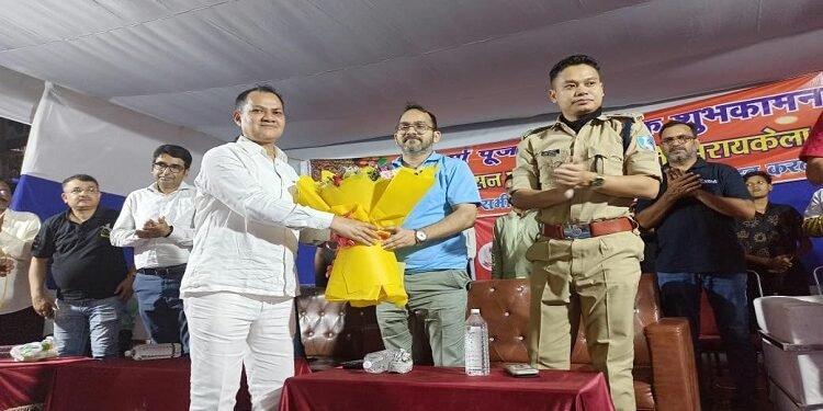 Adityapur durgapuja : दुर्गा पूजा और दशहरा शांतिपूर्वक संपन्न होने पर पुरेंद्र ने जिला प्रशासन को दी बधाई, महानवमी व विजयदशमी को वाच टावर पर पहुंचे अधिकारी व शांति समिति के सदस्यगण