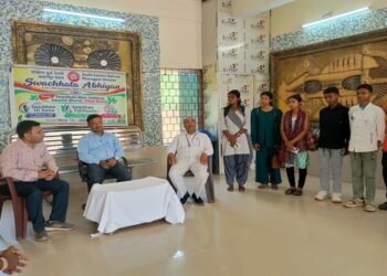Jamshedpur rural ucil protest : हितकू विस्थापित-प्रभावित संघ ने यूसिल का अयस्क परिवहन किया ठप, यूसिल प्रबंधन ने मानीं संघ की 23 में से21 मांगें, विस्थापित-प्रभावित संघ ने आंदोलन लिया वापस