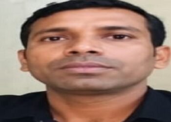 Saraikela one died in road accident : कुकड़ू के चौकेगड़िया चौक पर अज्ञात वाहन की चपेट में आकर वार्ड सदस्य की मौत, गुस्साए ग्रामीणों ने मृतक का शव रखकर की सड़क जाम, अंचलाधिकारी ने ग्रामीणों को समझा-बुझाकर कराया शांत Saraikela one died in road accident : कुकड़ू के चौकेगड़िया चौक पर अज्ञात वाहन की चपेट में आकर वार्ड सदस्य की मौत, गुस्साए ग्रामीणों ने मृतक का शव रखकर की सड़क जाम, अंचलाधिकारी ने ग्रामीणों को समझा-बुझाकर कराया शांत