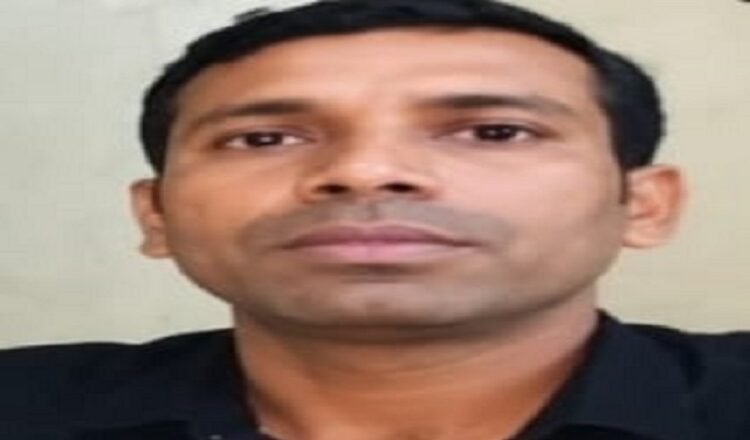 Saraikela one died in road accident : कुकड़ू के चौकेगड़िया चौक पर अज्ञात वाहन की चपेट में आकर वार्ड सदस्य की मौत, गुस्साए ग्रामीणों ने मृतक का शव रखकर की सड़क जाम, अंचलाधिकारी ने ग्रामीणों को समझा-बुझाकर कराया शांत Saraikela one died in road accident : कुकड़ू के चौकेगड़िया चौक पर अज्ञात वाहन की चपेट में आकर वार्ड सदस्य की मौत, गुस्साए ग्रामीणों ने मृतक का शव रखकर की सड़क जाम, अंचलाधिकारी ने ग्रामीणों को समझा-बुझाकर कराया शांत