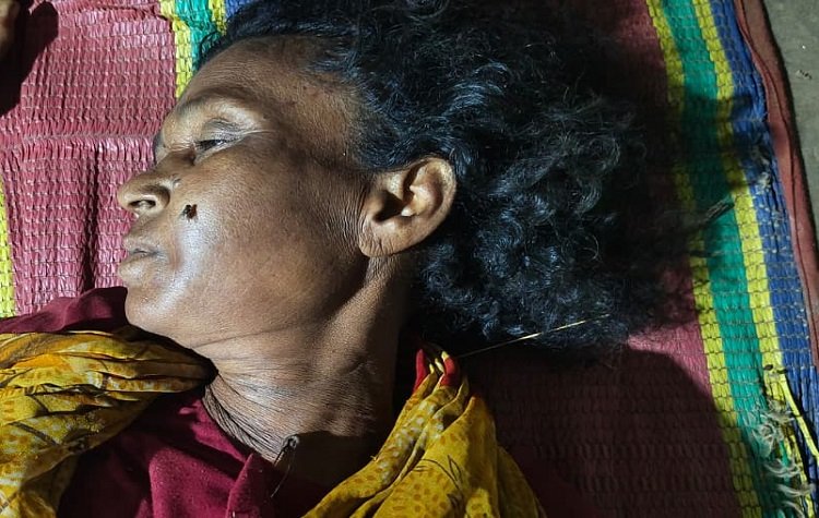 West singhbhum dayan hatya : बंदगांव में डायन-बिसाही के संदेह में महिला की पीट-पीटकर हत्या, दो आरोपी गिरफ्तार, दो अन्य की पुलिस कर रही है तलाश, आधी रात को घर में घुसकर लाठी-डंडों से पीट कर की हत्या West singhbhum dayan hatya : बंदगांव में डायन-बिसाही के संदेह में महिला की पीट-पीटकर हत्या, दो आरोपी गिरफ्तार, दो अन्य की पुलिस कर रही है तलाश, आधी रात को घर में घुसकर लाठी-डंडों से पीट कर की हत्या