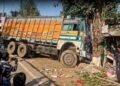 Jamshedpur truck accident : सुंदरनगर चौक पर बेकाबू ट्रक का कहर, फल दुकान में घुसा, दुकान का ढांचा हुआ क्षतिग्रस्त, इधर-उधर बिखरे फल, बाल-बाल बचे दुर्घटना के समय आसपास मौजूद लोग, Jamshedpur truck accident : सुंदरनगर चौक पर बेकाबू ट्रक का कहर, फल दुकान में घुसा, दुकान का ढांचा हुआ क्षतिग्रस्त, इधर-उधर बिखरे फल, बाल-बाल बचे दुर्घटना के समय आसपास मौजूद लोग,