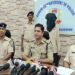 Jamshedpur police arrests kadma murder accused : कदमा हत्याकांड का आरोपी गणेश बिरुआ गिरफ्तार, हत्या में प्रयुक्त खून लगा डाइगर चाकू व मोबाइल बरामद, देखें video