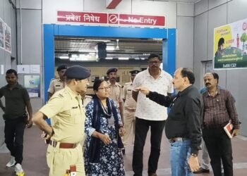 Jamshedpur railway minister to flag off tata khatipura train : सोमवार को टाटानगर-खातीपुरा ट्रेन को विडियो कॉन्फ्रेंसिंग के जरिए हरी झंडी दिखाएंगे रेल मंत्री, रेल एसपी ने लिया सुरक्षा व्यवस्था का जायजा, टाटानगर के कार्यक्रम में सांसद, विधायक और रेल अधिकारी रहेंगे शामिल Jamshedpur railway minister to flag off tata khatipura train : सोमवार को टाटानगर-खातीपुरा ट्रेन को विडियो कॉन्फ्रेंसिंग के जरिए हरी झंडी दिखाएंगे रेल मंत्री, रेल एसपी ने लिया सुरक्षा व्यवस्था का जायजा, टाटानगर के कार्यक्रम में सांसद, विधायक और रेल अधिकारी रहेंगे शामिल