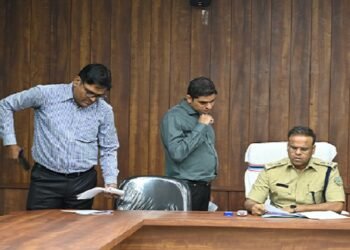 Jamshedpur ssp review meeting : जमशेदपुर एसएसपी ने लंबित आपराधिक मामलों के त्वरित निष्पादन के लिए की समीक्षा बैठक, पूरे जिले के लंबित मामलों के अनुसंधान कर्ताओं को दिये आवश्यक दिशा निर्देश Jamshedpur ssp review meeting : जमशेदपुर एसएसपी ने लंबित आपराधिक मामलों के त्वरित निष्पादन के लिए की समीक्षा बैठक, पूरे जिले के लंबित मामलों के अनुसंधान कर्ताओं को दिये आवश्यक दिशा निर्देश