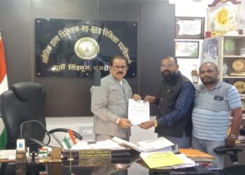 Jamshedpur rural manpur phc demand : पोटका के मानपुर उप स्वास्थ्य केंद्र में 24 घंटे डॉक्टर उपलब्ध कराने की मांग, ग्वालकाटा के पूर्व मुखिया ने सिविल सर्जन डॉ साहिर पॉल को सौंपा मांग पत्र Jamshedpur rural manpur phc demand : पोटका के मानपुर उप स्वास्थ्य केंद्र में 24 घंटे डॉक्टर उपलब्ध कराने की मांग, ग्वालकाटा के पूर्व मुखिया ने सिविल सर्जन डॉ साहिर पॉल को सौंपा मांग पत्र