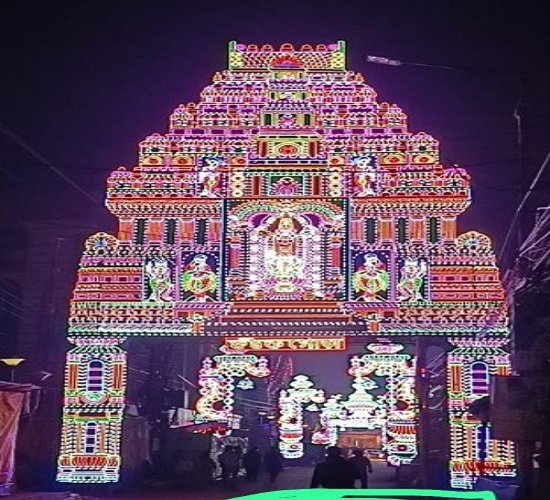 Jamshedpur rural chakulia kali puja preparations : चाकुलिया के केंदाडांगरी में इस वर्ष तिरुपति बालाजी मंदिर की थीम पर बन रहा पूजा पंडाल, विद्युत सज्जा व सांस्कृतिक कार्यक्रम बनेंगे लोगों के आकर्षण का केंद्र Jamshedpur rural chakulia kali puja preparations : चाकुलिया के केंदाडांगरी में इस वर्ष तिरुपति बालाजी मंदिर की थीम पर बन रहा पूजा पंडाल, विद्युत सज्जा व सांस्कृतिक कार्यक्रम बनेंगे लोगों के आकर्षण का केंद्र