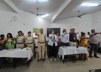 Jamshedpur police anti durg campaign : डीबीएमएस करियर एकेडमी में मिशन निर्माण के तहत नशा विरोधी अभियान आयोजित, पुलिस अधिकारियों ने बच्चों को नशे से दूर रहने की दी सीख Jamshedpur police anti durg campaign : डीबीएमएस करियर एकेडमी में मिशन निर्माण के तहत नशा विरोधी अभियान आयोजित, पुलिस अधिकारियों ने बच्चों को नशे से दूर रहने की दी सीख