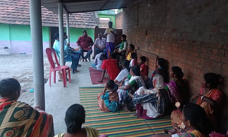 Jamshedpur rural hitku majhi baba’s letter to the president : क्योंझर के बसंतपुरा में आदिवासी पूजानुष्ठान में तोड़फोड़ के मामले में राष्ट्रपति से हस्तक्षेप की मांग, हितकू के माझी बाबा बिरास माझी ने राष्ट्रपति को लिखा पत्र, कहा- आदिवासी आस्था और परंपराओं पर हमला बर्दाश्त नहीं Jamshedpur rural hitku majhi baba’s letter to the president : क्योंझर के बसंतपुरा में आदिवासी पूजानुष्ठान में तोड़फोड़ के मामले में राष्ट्रपति से हस्तक्षेप की मांग, हितकू के माझी बाबा बिरास माझी ने राष्ट्रपति को लिखा पत्र, कहा- आदिवासी आस्था और परंपराओं पर हमला बर्दाश्त नहीं