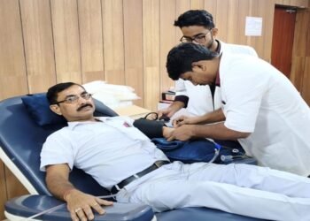 Jamshedpur blood center employee donates sdp for seriously ill person : जमशेदपुर ब्लड सेंटर कर्मी ने गम्भीर बीमारी से जूझ रहे मरीज के लिए किया अपना चौथा एसडीपी रक्तदान, सुदीप प्रमाणिक अबतक 23बार कर चुके हैं रक्तदान, 23वां रक्तदान अपने स्वर्गीय पिता को किया समर्पित