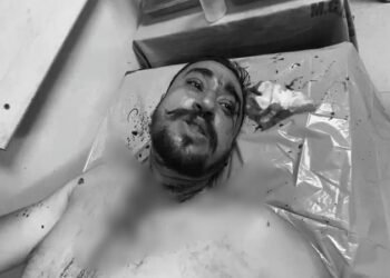 Jamshedpur builder attacked : मानगो की इकरा कॉलोनी में बिल्डर के घर में घुसकर मारपीट, शनिवार सुबह 25 लोगों का समूह पहुंचा बिल्डर के घर, एक हमलावर के खुद को एसडीएम बताने का है आरोप