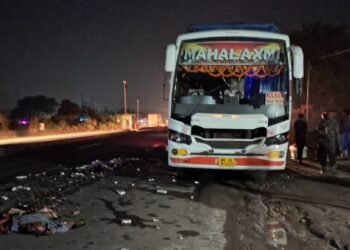 Jamshedpur rural road accident : नारगा चौक के पास रांची से कोलकाता जा रही बस को हाइवा ने मारी टक्कर, दुर्घटना में दो लोगों की मौत, पुलिस ने बस की जब्त, हादसे का कारण बने हाइवा का चालक गाड़ी लेकर फरार