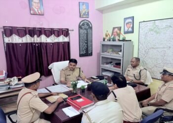 Jamshedpur rural chakulia ps  inspection : जमशेदपुर के ग्रामीण एसपी ने चाकुलिया थाना का किया निरीक्षण, पदाधिकारियों को दिये आवश्यक दिशा निर्देश
