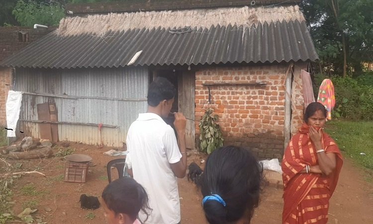 Jamshedpur rural theft : पटमदा के बिडरा और माचा गांवों के पांच घरों में एक ही रात चोरी, चोर कुल छह बकरे-बकरियां चुरा कर हुए फरार Jamshedpur rural theft : पटमदा के बिडरा और माचा गांवों के पांच घरों में एक ही रात चोरी, चोर कुल छह बकरे-बकरियां चुरा कर हुए फरार