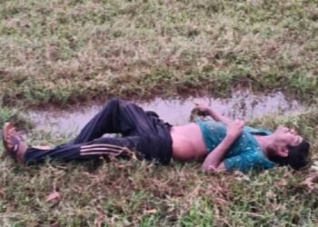 Jamshedpur rural truck driver found dead : चाकुलिया के जामडोल में चालक की संदिग्ध हालात में मौत, पुलिस शव को कब्जे में लेकर उसकी पहचान कराने में जुटी Jamshedpur rural truck driver found dead : चाकुलिया के जामडोल में चालक की संदिग्ध हालात में मौत, पुलिस शव को कब्जे में लेकर उसकी पहचान कराने में जुटी