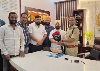 jamshedpur congress : दुर्गा पूजा शांतिपूर्ण संपन्न कराने पर कांग्रेस ने जमशेदपुर के एसएसपी डॉ. एहतेशाम वकारिब को किया सम्मानित, पुलिस टीम की सतर्कता और मुस्तैदी को सराहा
