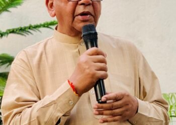 jamshedpur mla saryu roy fire : जमशेदपुर पश्चिम के विधायक सरयू राय ने मानगो नगर निगम को लेकर रौद्र रुप अपनाया, एक सप्ताह का दिया अल्टीमेटम, मुर्दा मैदान और वसुंधरा एस्टेट साफ नहीं हुआ तो कचरा उठाकर मानगो नगर निगम के कार्यालय पर डालेंगे jamshedpur mla saryu roy fire : जमशेदपुर पश्चिम के विधायक सरयू राय ने मानगो नगर निगम को लेकर रौद्र रुप अपनाया, एक सप्ताह का दिया अल्टीमेटम, मुर्दा मैदान और वसुंधरा एस्टेट साफ नहीं हुआ तो कचरा उठाकर मानगो नगर निगम के कार्यालय पर डालेंगे