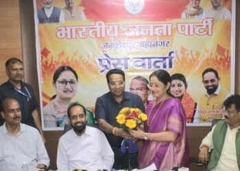 Jamshedpur visit of central minister : जमशेदपुर पहुंची केंद्रीय मंत्री अन्नपूर्णा देवी, पार्टी के लोगों से की मुलाकात, अभिनंदन Jamshedpur visit of central minister : जमशेदपुर पहुंची केंद्रीय मंत्री अन्नपूर्णा देवी, पार्टी के लोगों से की मुलाकात, अभिनंदन