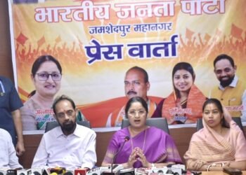 central minister attack on congress : केंद्रीय मंत्री अन्नपूर्णा देवी का जमशेदपुर से कांग्रेस पर साधा निशाना, कहा – लोकतंत्र की आड़ में भीड़तंत्र को बढ़ावा दे रही कांग्रेस, लोकतंत्र बचाओ-भीड़तंत्र हटाओ’ अभियान के तहत 22 अक्टूबर से 5 नवंबर तक भाजपा जनता के बीच रखेगी विपक्ष की सच्चाई, देखिये – video central minister attack on congress : केंद्रीय मंत्री अन्नपूर्णा देवी का जमशेदपुर से कांग्रेस पर साधा निशाना, कहा – लोकतंत्र की आड़ में भीड़तंत्र को बढ़ावा दे रही कांग्रेस, लोकतंत्र बचाओ-भीड़तंत्र हटाओ’ अभियान के तहत 22 अक्टूबर से 5 नवंबर तक भाजपा जनता के बीच रखेगी विपक्ष की सच्चाई, देखिये – video