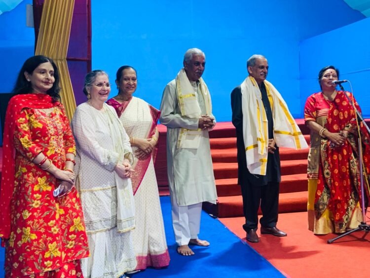 jamshedpur vijaya milan-सहयोग एवं संस्कार भारती का संयुक्त विजया मिलन समारोह आयोजित, कला,साहित्य व समाजसेवा के क्षेत्र में योगदान देने वालों को किया गया सम्मानित jamshedpur vijaya milan-सहयोग एवं संस्कार भारती का संयुक्त विजया मिलन समारोह आयोजित, कला,साहित्य व समाजसेवा के क्षेत्र में योगदान देने वालों को किया गया सम्मानित