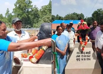 west singhbhum-आनंदपुर के टेन्ड्राउली में शहीद देवेंद्र माझी की प्रतिमा का अनावरण, सांसद जोबा माझी ने दी श्रद्धांजलि west singhbhum-आनंदपुर के टेन्ड्राउली में शहीद देवेंद्र माझी की प्रतिमा का अनावरण, सांसद जोबा माझी ने दी श्रद्धांजलि