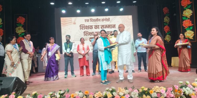 jamshedpur abm college- बाल मनोविज्ञान के क्षेत्र में उत्कृष्ट काउंसलिंग के लिए प्रिया सिंह सम्मानित jamshedpur abm college- बाल मनोविज्ञान के क्षेत्र में उत्कृष्ट काउंसलिंग के लिए प्रिया सिंह सम्मानित