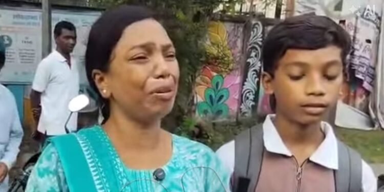 jamshedpur woman allegation-दो साल से कैंसर से जूझ रही महिला को अपनों ने साथ छोड़ा, भाई पर घर कब्जाने का आरोप, प्रशासन से लगायी न्याय की गुहार