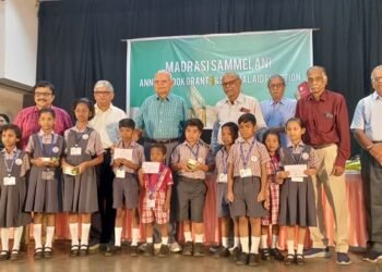 Jamshedpur Madrasi Sammelani : जमशेदपुर के मद्रासी सम्मेलनी ने बांटी 2.33 लाख रुपये की पुस्तक अनुदान राशि, 11 स्कूलों के मेधावी छात्र-छात्राएं हुए लाभान्वित Jamshedpur Madrasi Sammelani : जमशेदपुर के मद्रासी सम्मेलनी ने बांटी 2.33 लाख रुपये की पुस्तक अनुदान राशि, 11 स्कूलों के मेधावी छात्र-छात्राएं हुए लाभान्वित