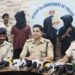 jamshedpur police action- मादक पदार्थो के खिलाफ जमशेदपुर पुलिस की बिरसानगर में कार्रवाई, 29 पुड़िया ब्राउन शुगर के साथ तीन युवकों को धर दबोचा, मोबाइल व 13 सौ रुपये बरामद, देखिए video