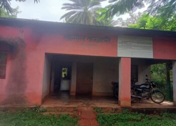 Jamshedpur rural court : जर्जर भवन में संचालित है चाकुलिया तहसील कचहरी, छत से टपकता है पानी