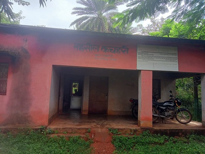 Jamshedpur rural court : जर्जर भवन में संचालित है चाकुलिया तहसील कचहरी, छत से टपकता है पानी Jamshedpur rural court : जर्जर भवन में संचालित है चाकुलिया तहसील कचहरी, छत से टपकता है पानी