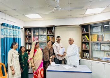 jamshedpur mla saryu roy : पेयजलापूर्ति  के लिए जमशेदपुर पश्चिम के विधायक सरयू राय से मिले जोजोबेड़ा के निवासी, विधायक सरयू राय ने उपायुक्त और टाटा स्टील यूआइएसएल महाप्रबंधक से की बात, जिन घरों में कनेक्शन है, वहां भी नहीं आ रहा पानी