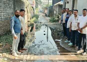 jamshedpur mla saryu roy-विधायक सरयू राय के मूल मंत्र ‘संपर्क, समस्या एवं समाधान’के तहत मानगो में जनसंपर्क अभियान, महावीर कॉलोनी की समस्याएं चिह्नित