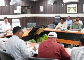 Jamshedpur dc meeting for water mission : जमशेदपुर के उपायुक्त ने की जल जीवन मिशन एवं स्वच्छ भारत मिशन ग्रामीण की समीक्षा बैठक, बागबेड़ा जलापूर्ति योजना का शेष कार्य जनवरी 2027 तक पूर्ण करने, स्वच्छ भारत मिशन ग्रामीण के तहत शौचालय निर्माण में तेजी लाने का निर्देश Jamshedpur dc meeting for water mission : जमशेदपुर के उपायुक्त ने की जल जीवन मिशन एवं स्वच्छ भारत मिशन ग्रामीण की समीक्षा बैठक, बागबेड़ा जलापूर्ति योजना का शेष कार्य जनवरी 2027 तक पूर्ण करने, स्वच्छ भारत मिशन ग्रामीण के तहत शौचालय निर्माण में तेजी लाने का निर्देश
