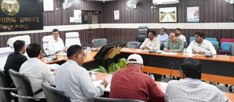 Jamshedpur dc meeting for water mission : जमशेदपुर के उपायुक्त ने की जल जीवन मिशन एवं स्वच्छ भारत मिशन ग्रामीण की समीक्षा बैठक, बागबेड़ा जलापूर्ति योजना का शेष कार्य जनवरी 2027 तक पूर्ण करने, स्वच्छ भारत मिशन ग्रामीण के तहत शौचालय निर्माण में तेजी लाने का निर्देश Jamshedpur dc meeting for water mission : जमशेदपुर के उपायुक्त ने की जल जीवन मिशन एवं स्वच्छ भारत मिशन ग्रामीण की समीक्षा बैठक, बागबेड़ा जलापूर्ति योजना का शेष कार्य जनवरी 2027 तक पूर्ण करने, स्वच्छ भारत मिशन ग्रामीण के तहत शौचालय निर्माण में तेजी लाने का निर्देश