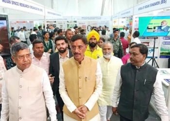 jharkhand ranchi golden bharat expo-रांची में तीन दिवसीय स्वर्णिम भारत एक्सपो का शुभारंभ,विकसित भारत 2047 तक का संकल्प, राज्यपाल संतोष गंगवार, रक्षा राज्य मंत्री संजय सेठ व भाजपा प्रदेश अध्यक्ष आदित्य साहू रहे मौजूद jharkhand ranchi golden bharat expo-रांची में तीन दिवसीय स्वर्णिम भारत एक्सपो का शुभारंभ,विकसित भारत 2047 तक का संकल्प, राज्यपाल संतोष गंगवार, रक्षा राज्य मंत्री संजय सेठ व भाजपा प्रदेश अध्यक्ष आदित्य साहू रहे मौजूद