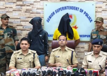 jamshedpur police success-सीतारामडेरा पुलिस ने फायरिंग मामले का किया खुलासा, तीन गिरफ्तार, दो देसी पिस्टल,तीन जिंदा गोली व स्कूटी बरामद, देखिए video