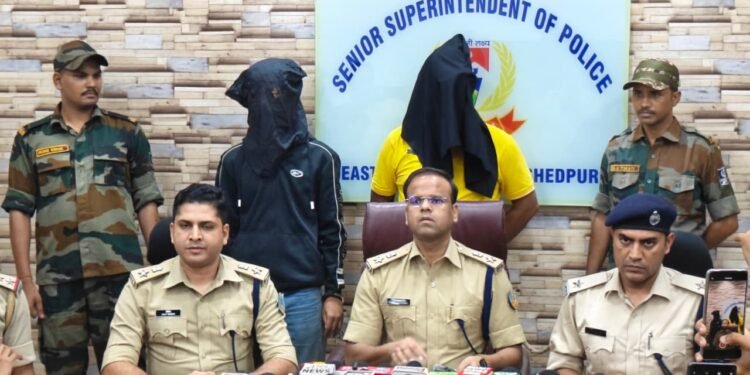 jamshedpur police success-सीतारामडेरा पुलिस ने फायरिंग मामले का किया खुलासा, तीन गिरफ्तार, दो देसी पिस्टल,तीन जिंदा गोली व स्कूटी बरामद, देखिए video