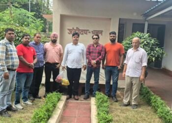 jamshedpur bjp bistupur : भाजपा बिष्टुपुर मंडल ने दी सरदार वल्लभभाई पटेल को श्रद्धांजलि, फल का किया वितरण