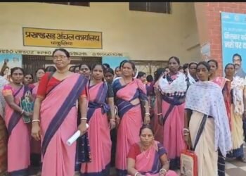 jamshedpur rural- चाकुलिया की सेविका सहायिकाओं ने विभिन्न मांगों को लेकर सीडीपीओ को सौंपा ज्ञापन, 31अक्टूबर तक मांगें पूर्ण नहीं होने पर करेगी आंदोलन