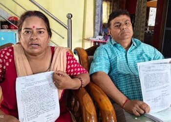 Jamshedpur fraud : बागबेड़ा में बिजली मीटर बदलकर घर हड़पने की कोशिश का आरोप, विद्युत विभाग से जांच की मांग, देखिए – video Jamshedpur fraud : बागबेड़ा में बिजली मीटर बदलकर घर हड़पने की कोशिश का आरोप, विद्युत विभाग से जांच की मांग, देखिए – video