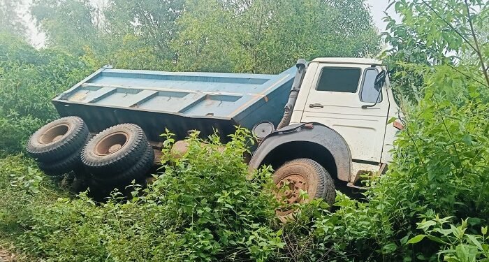 Jamshedpur rural accident : बहरागोड़ा के मानुषमुरिया- दारीशोल सड़क पर हाइवा पलटा