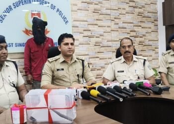 Jamshedpur police action : बर्मामाइंस में अवैध हथियार के साथ युवक गिरफ्तार, देशी कट्टा व गोलियां बरामद Jamshedpur police action : बर्मामाइंस में अवैध हथियार के साथ युवक गिरफ्तार, देशी कट्टा व गोलियां बरामद